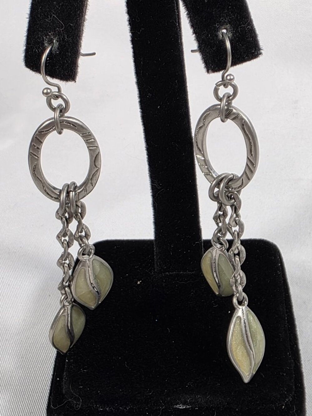 Boho-Style Dangle Earrings Silve-Tone Textured Rings & Enamel Leaf Shaped Charms